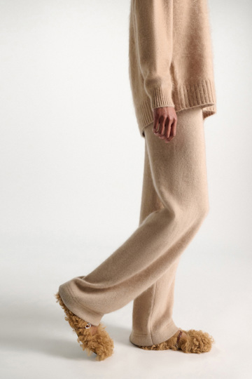 Dorothee Schumacher Curly sheepskin Mary-Janes saffron Model Detail View
