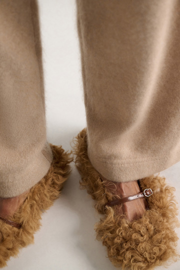 Dorothee Schumacher Curly sheepskin Mary-Janes saffron Model Detail View