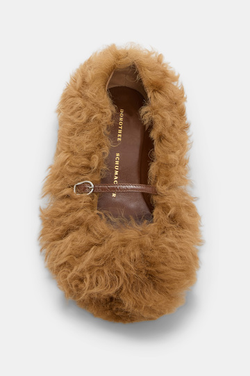Dorothee Schumacher Curly sheepskin Mary-Janes saffron Model Detail View
