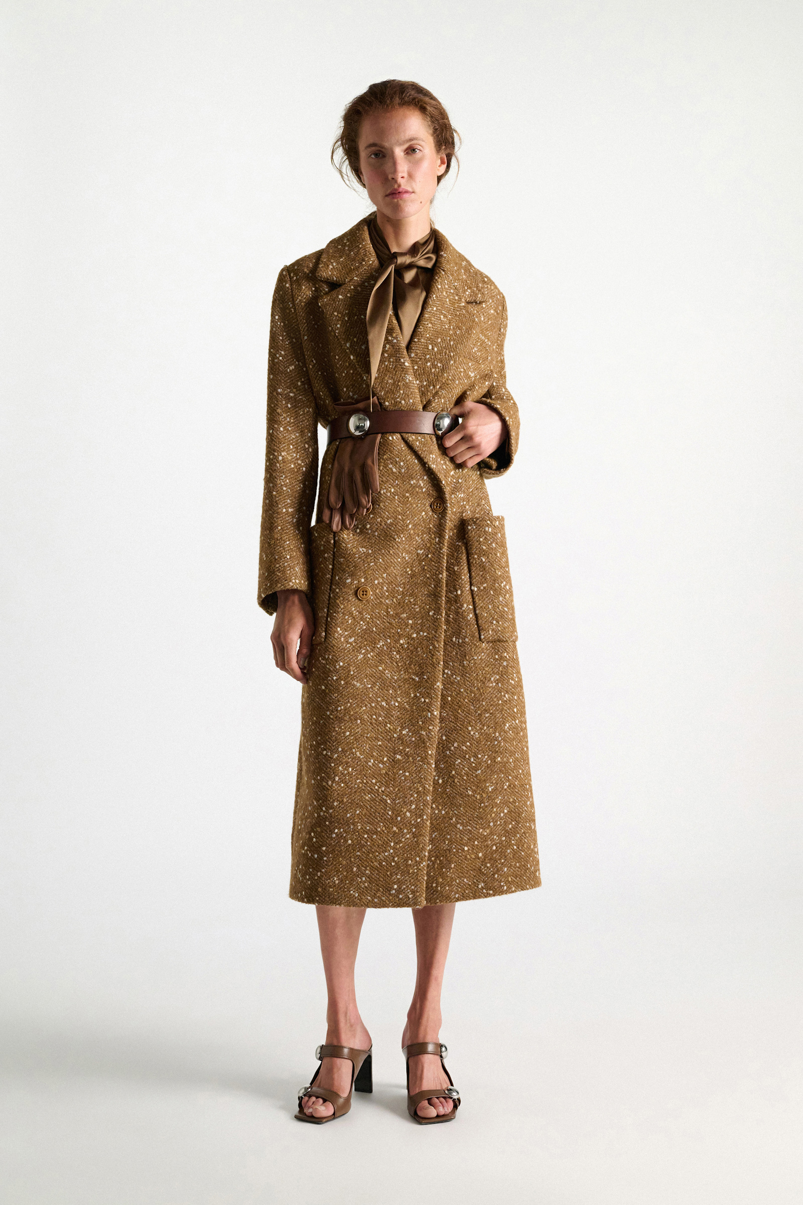 Dorothee Schumacher 4 cm breiter Ledergürtel mit beweglichen Nieten cinnamon Model Front View
