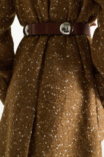 Dorothee Schumacher Leather belt with moveable studs cinnamon Model Detail View