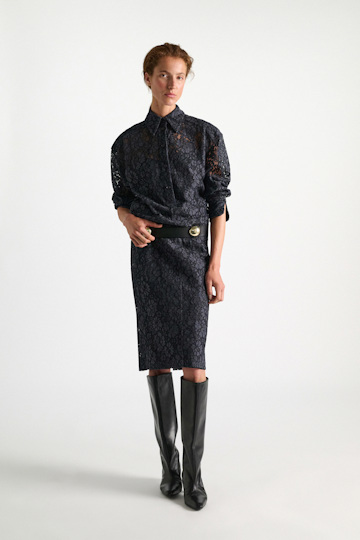 Dorothee Schumacher Leather belt with moveable studs black Model Front View