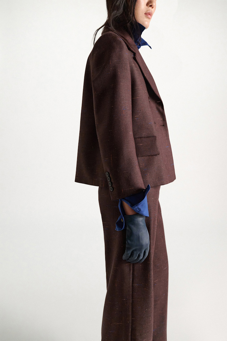 Dorothee Schumacher Lambskin gloves dark cloud Model Detail View