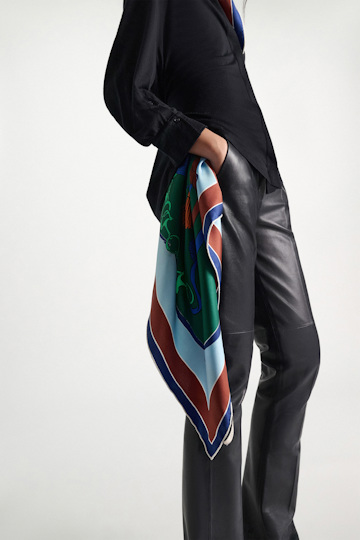 Dorothee Schumacher Printed silk twill scarf colorful ribbon scarf Model Detail View