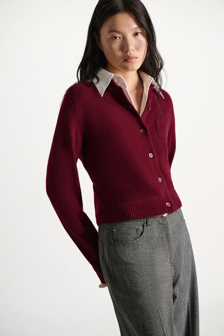 Dorothee Schumacher Cardigan with contrast collar dark burgundy Model Detail View