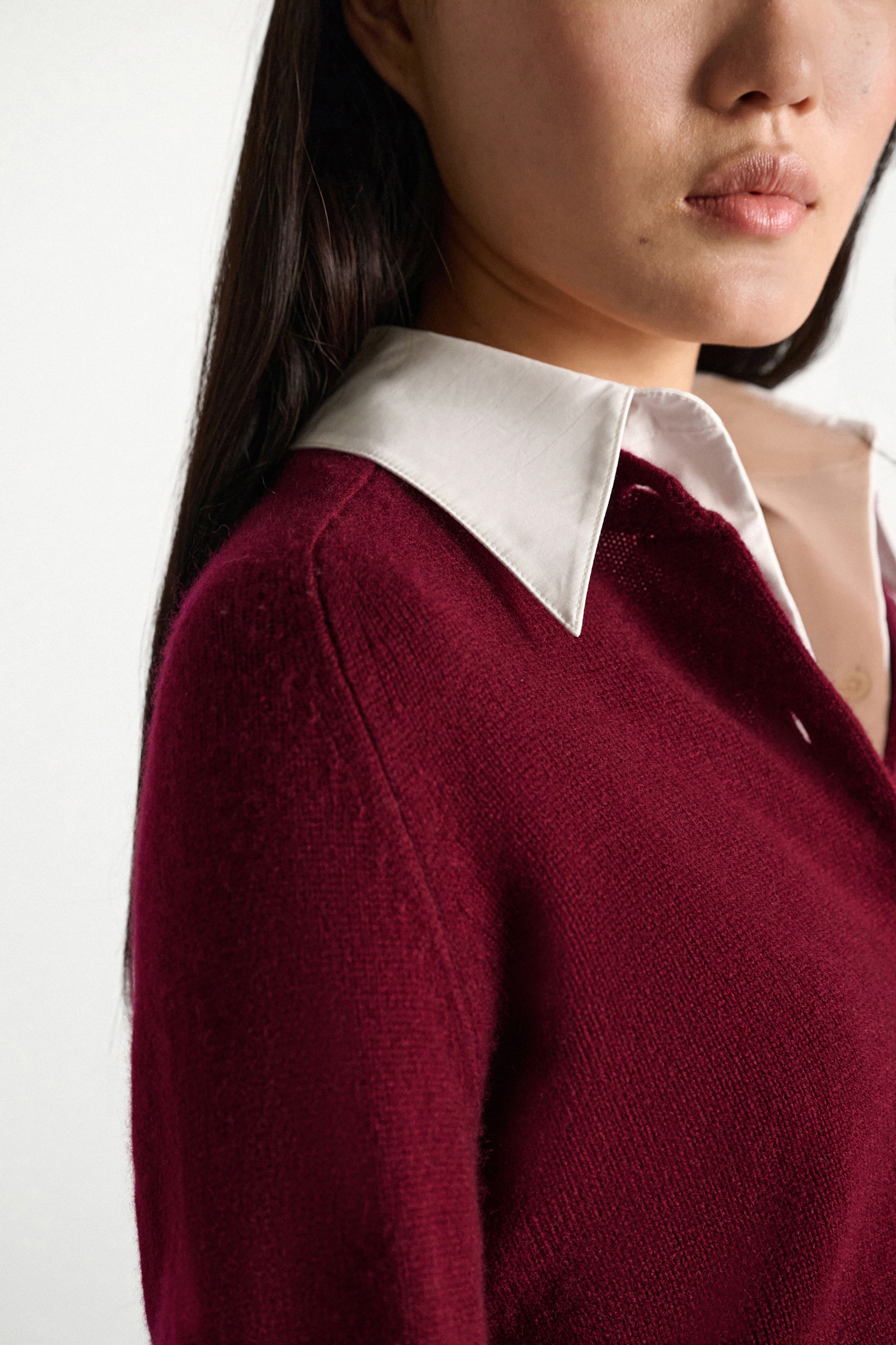 Dorothee Schumacher Cardigan with contrast collar dark burgundy Model Detail View