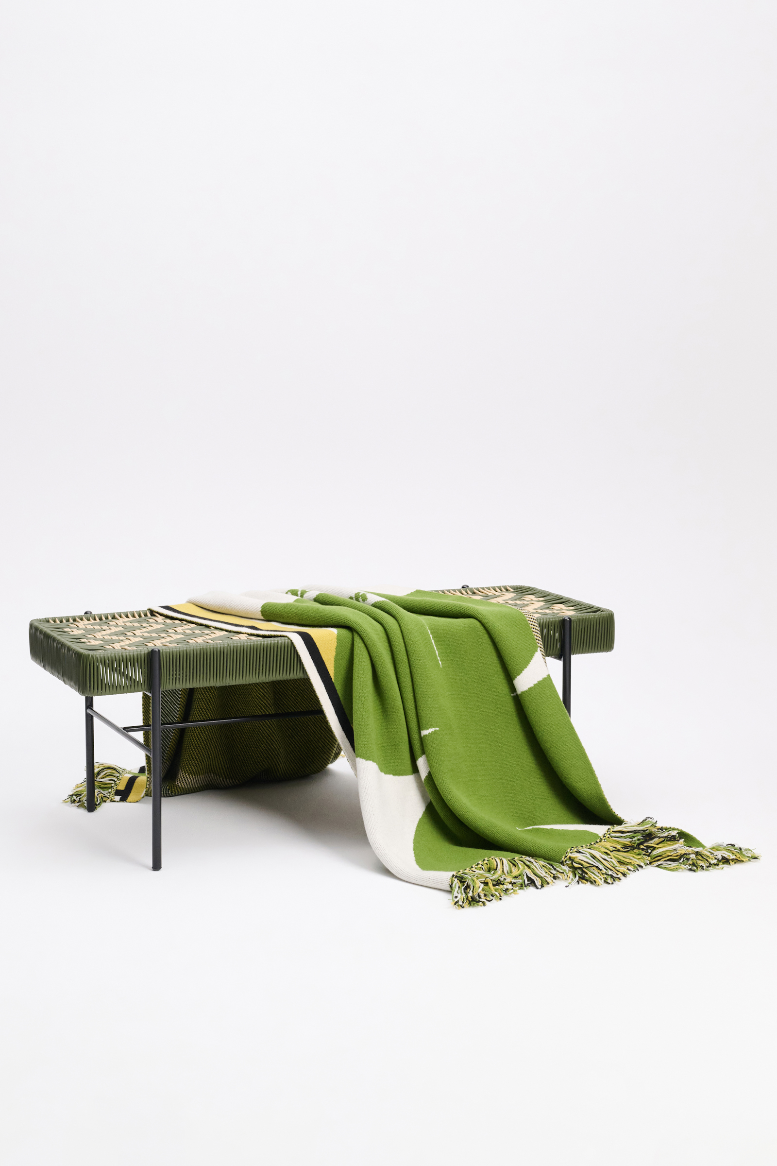 LUCKY CLOVER blanket Dorothee Schumacher Wolldecke mit Kleeblatt und GOOD LUCK Motiv marrocan green/white
