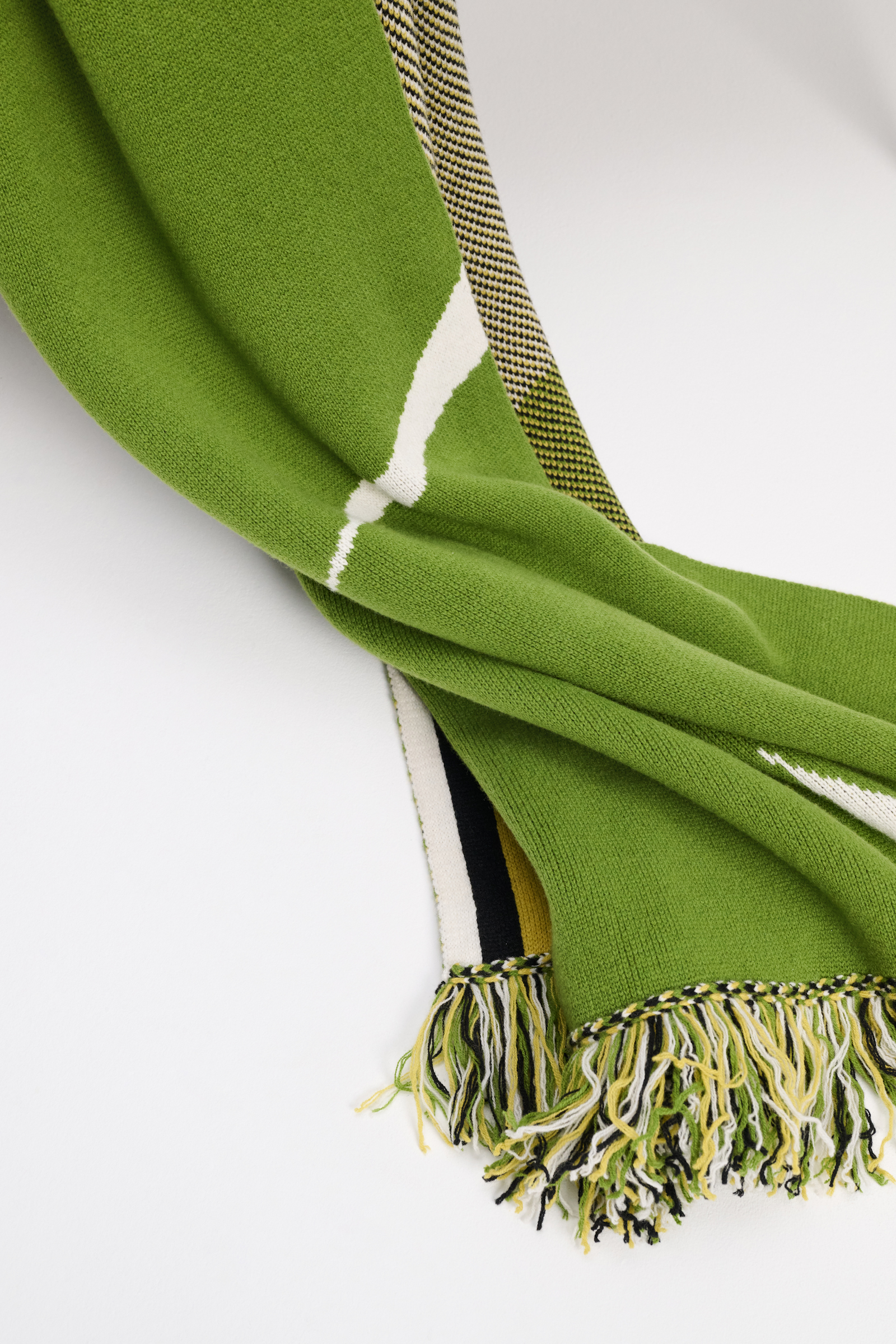LUCKY CLOVER blanket Dorothee Schumacher Wolldecke mit Kleeblatt und GOOD LUCK Motiv marrocan green/white