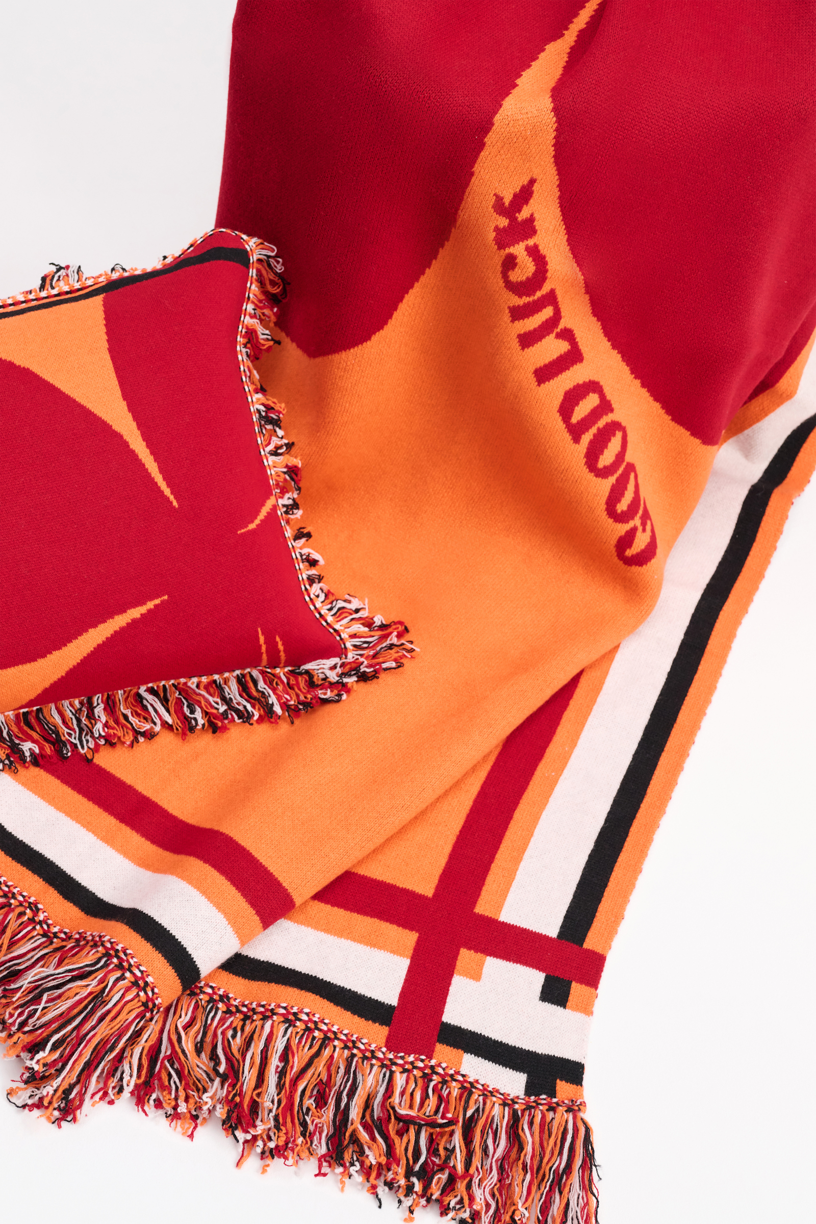 LUCKY CLOVER blanket Dorothee Schumacher Wolldecke mit Kleeblatt und GOOD LUCK Motiv orange verde militar mix