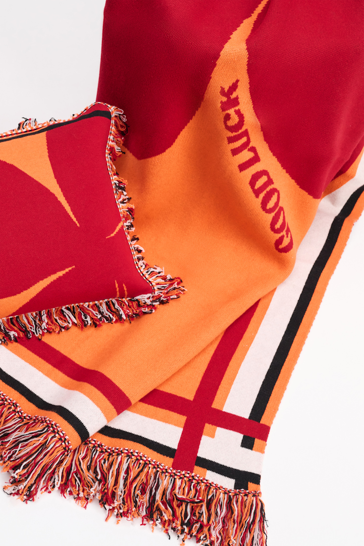 LUCKY CLOVER blanket Dorothee Schumacher Wolldecke mit Kleeblatt und GOOD LUCK Motiv orange verde militar mix