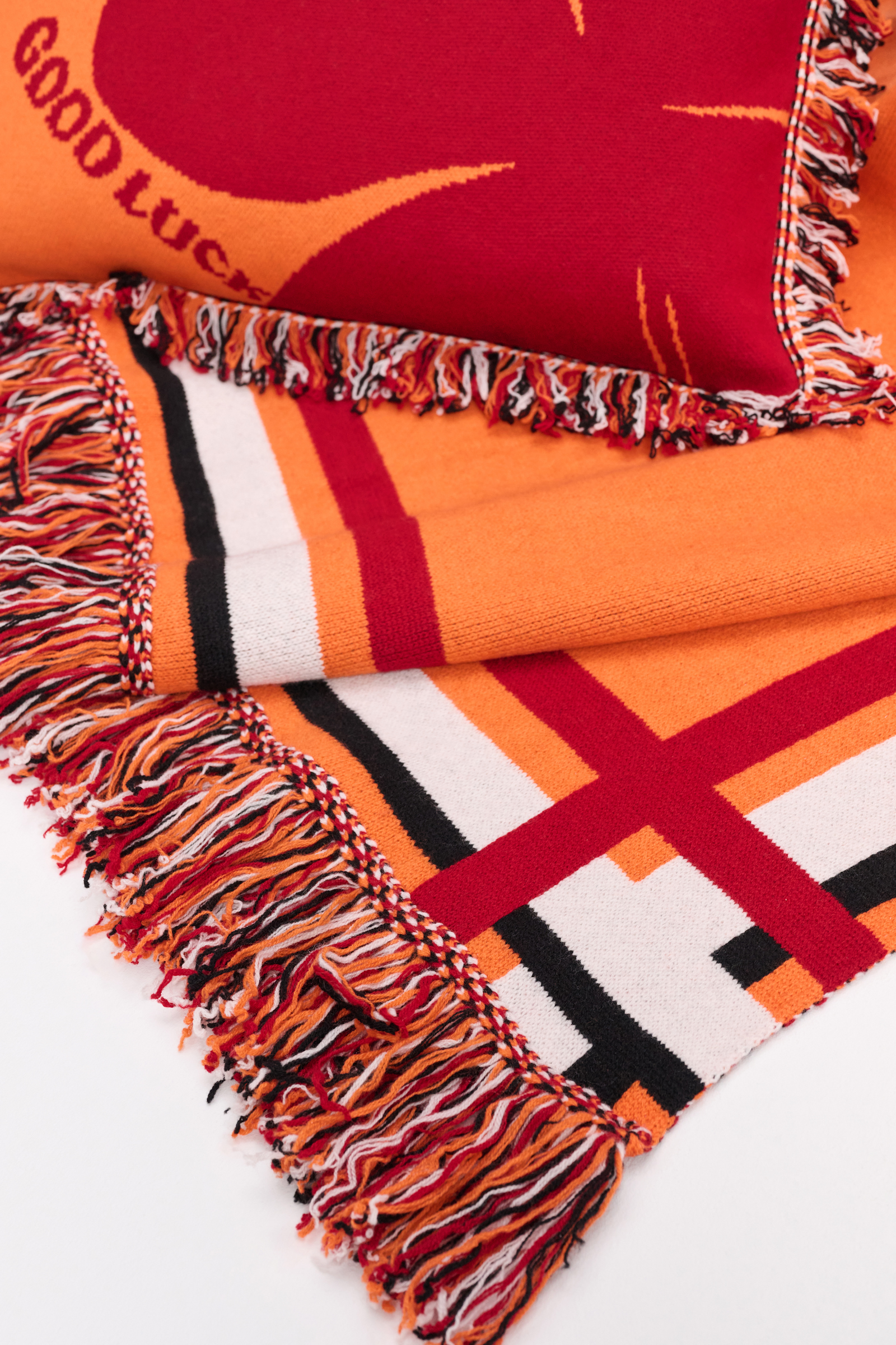 LUCKY CLOVER blanket Dorothee Schumacher Wolldecke mit Kleeblatt und GOOD LUCK Motiv orange verde militar mix