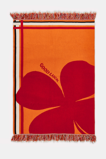 Dorothee Schumacher Wolldecke mit Kleeblatt und GOOD LUCK Motiv orange verde militar mix