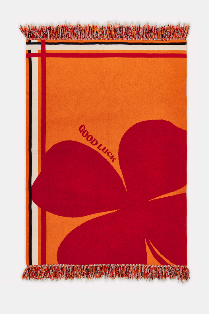 LUCKY CLOVER blanket Dorothee Schumacher Wolldecke mit Kleeblatt und GOOD LUCK Motiv orange verde militar mix