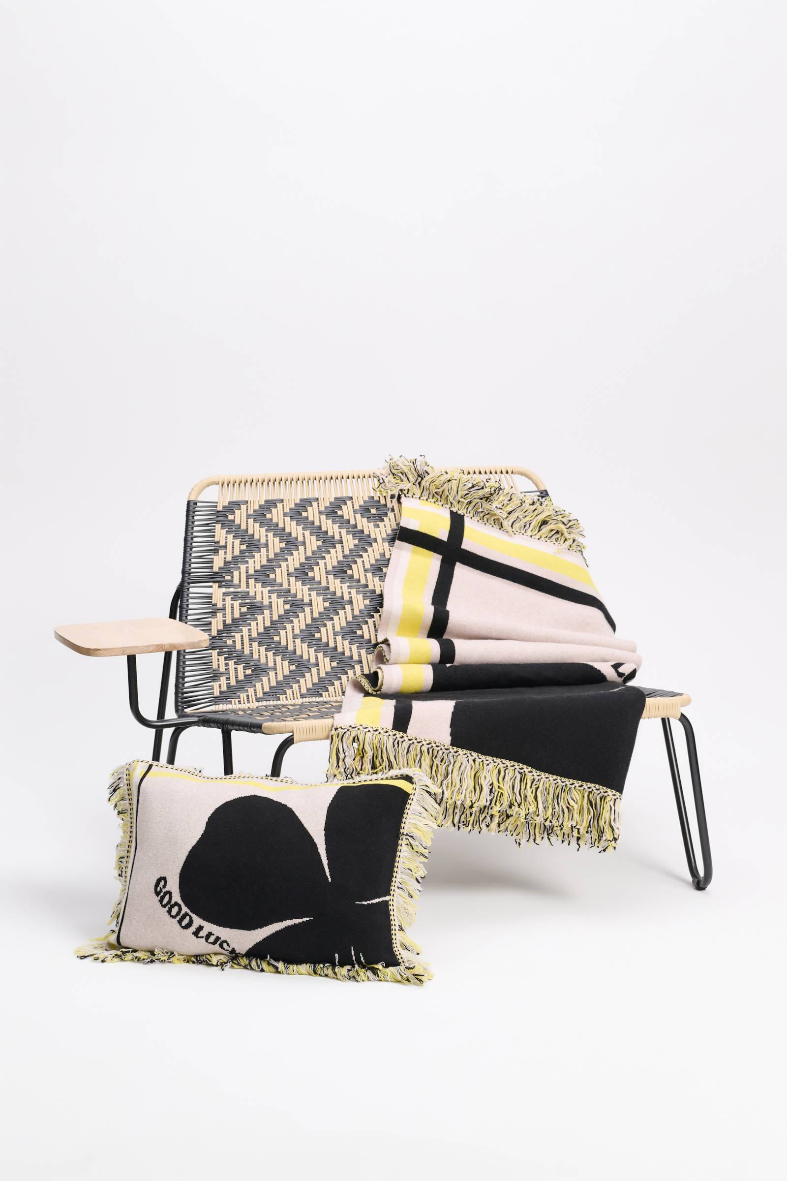 LUCKY CLOVER blanket Dorothee Schumacher Wolldecke mit Kleeblatt und GOOD LUCK Motiv beige/black/yellow