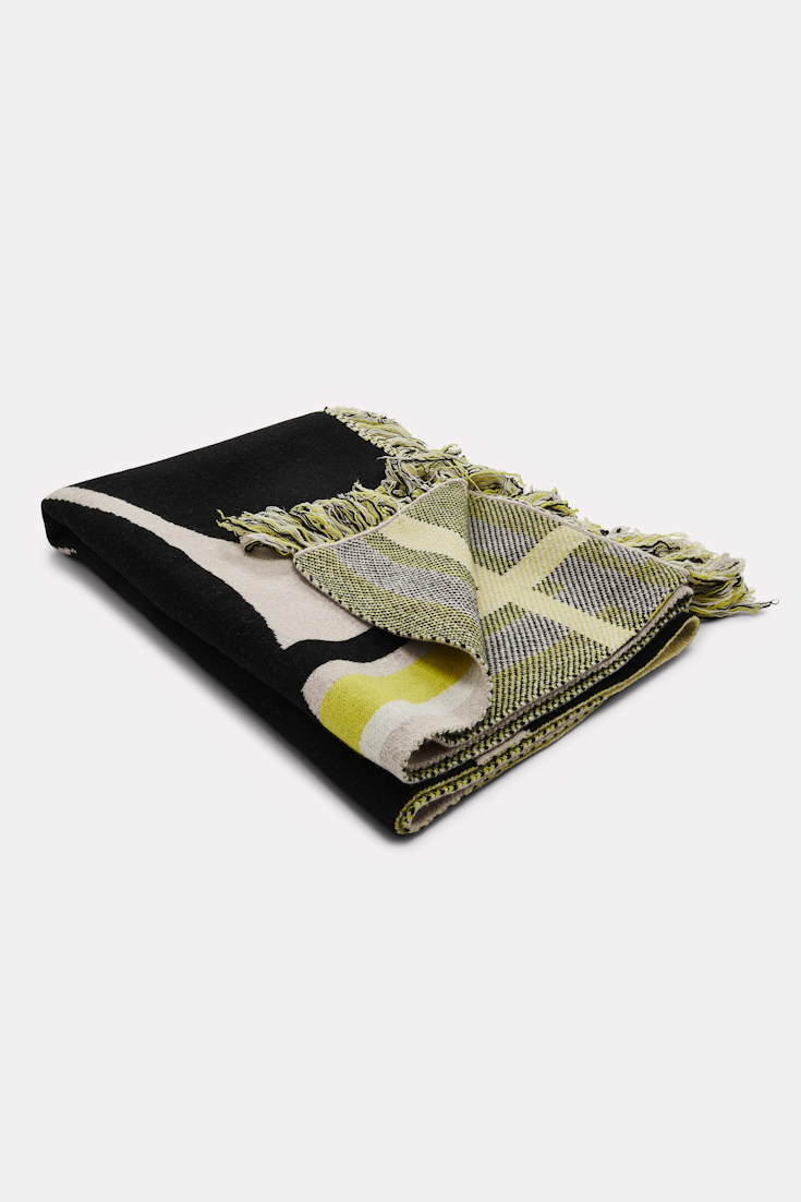 LUCKY CLOVER blanket Dorothee Schumacher Wolldecke mit Kleeblatt und GOOD LUCK Motiv beige/black/yellow