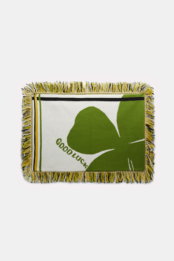 Dorothee Schumacher Kissen aus Wolle mit Kleeblatt und GOOD LUCK Motiv marrocan green/white