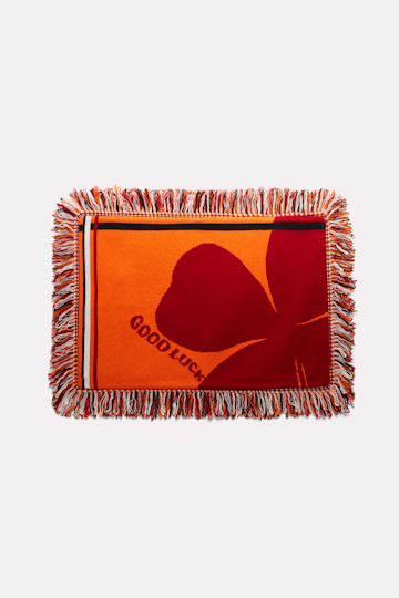 Dorothee Schumacher Kissen aus Wolle mit Kleeblatt und GOOD LUCK Motiv orange verde militar mix