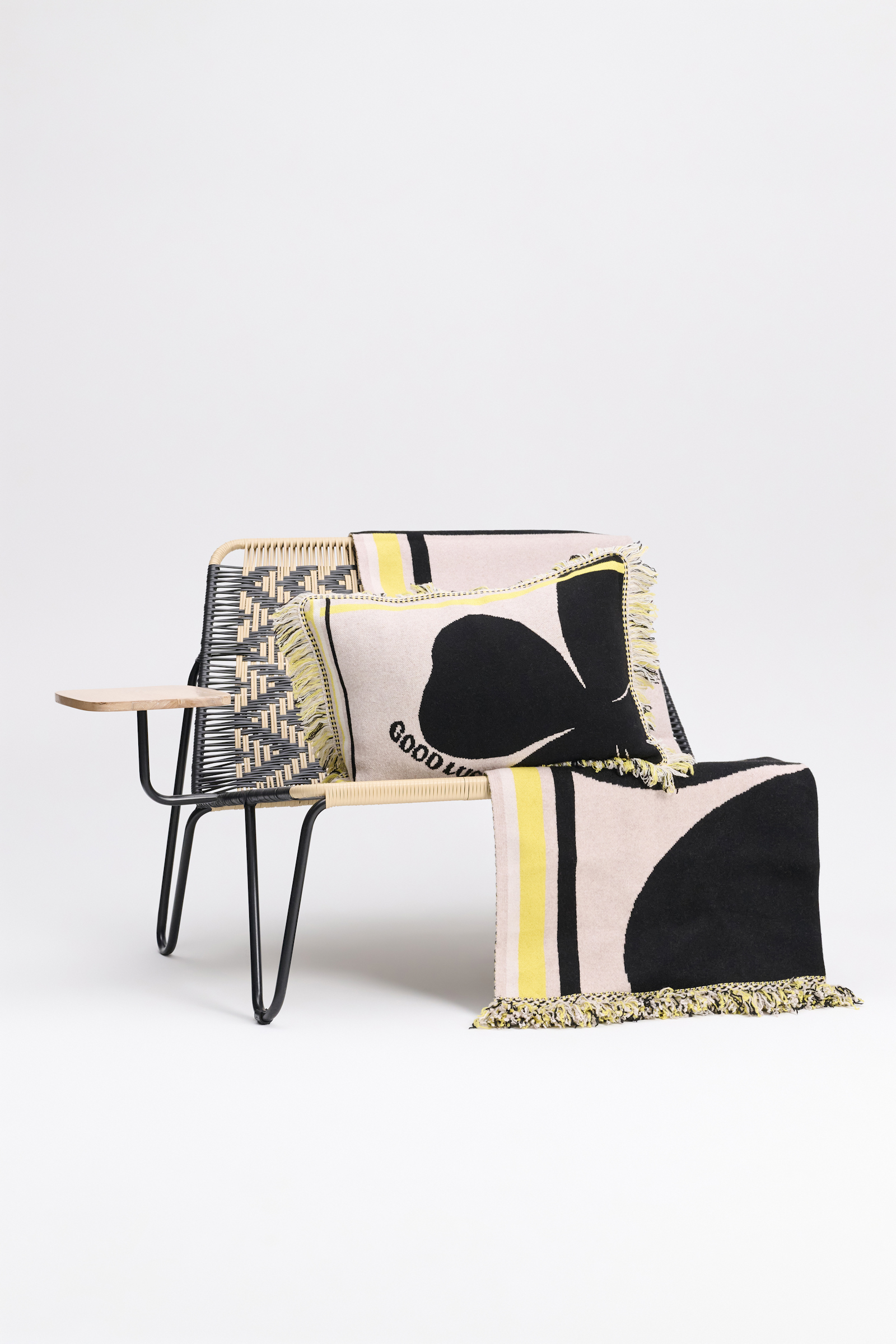LUCKY CLOVER 40x60cm cushion Dorothee Schumacher Kissen aus Wolle mit Kleeblatt und GOOD LUCK Motiv beige/black/yellow