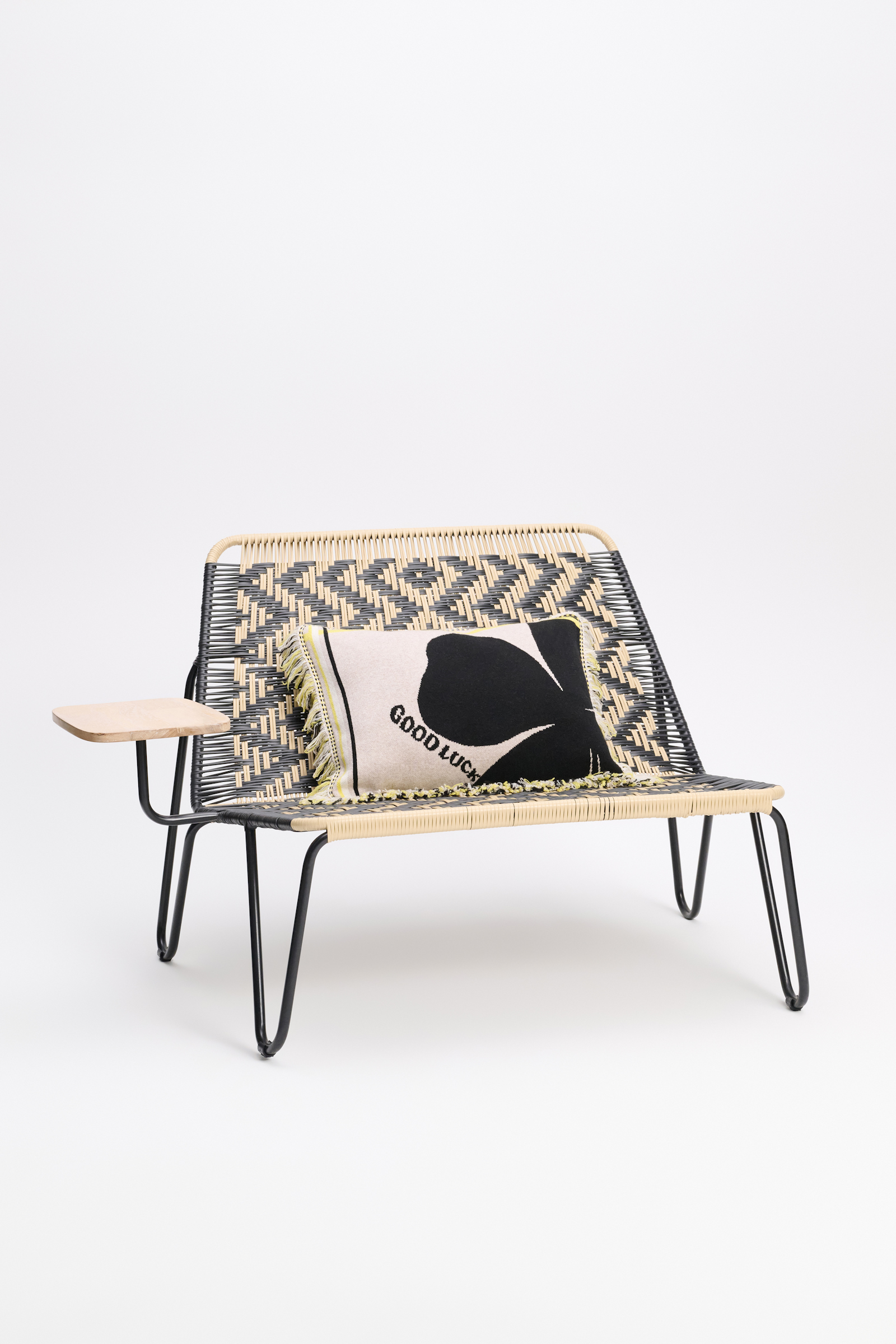 LUCKY CLOVER 40x60cm cushion Dorothee Schumacher Kissen aus Wolle mit Kleeblatt und GOOD LUCK Motiv beige/black/yellow