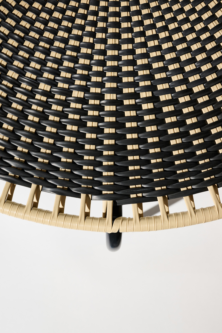 Dorothee Schumacher Großer handgeflochtener Coffee Table black beige mix