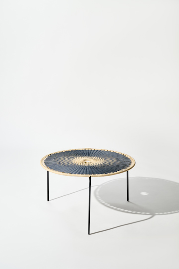 Dorothee Schumacher Großer handgeflochtener Coffee Table dark blue beige mix