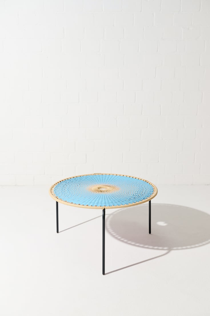 Dorothee Schumacher Großer handgeflochtener Coffee Table azul beige mix