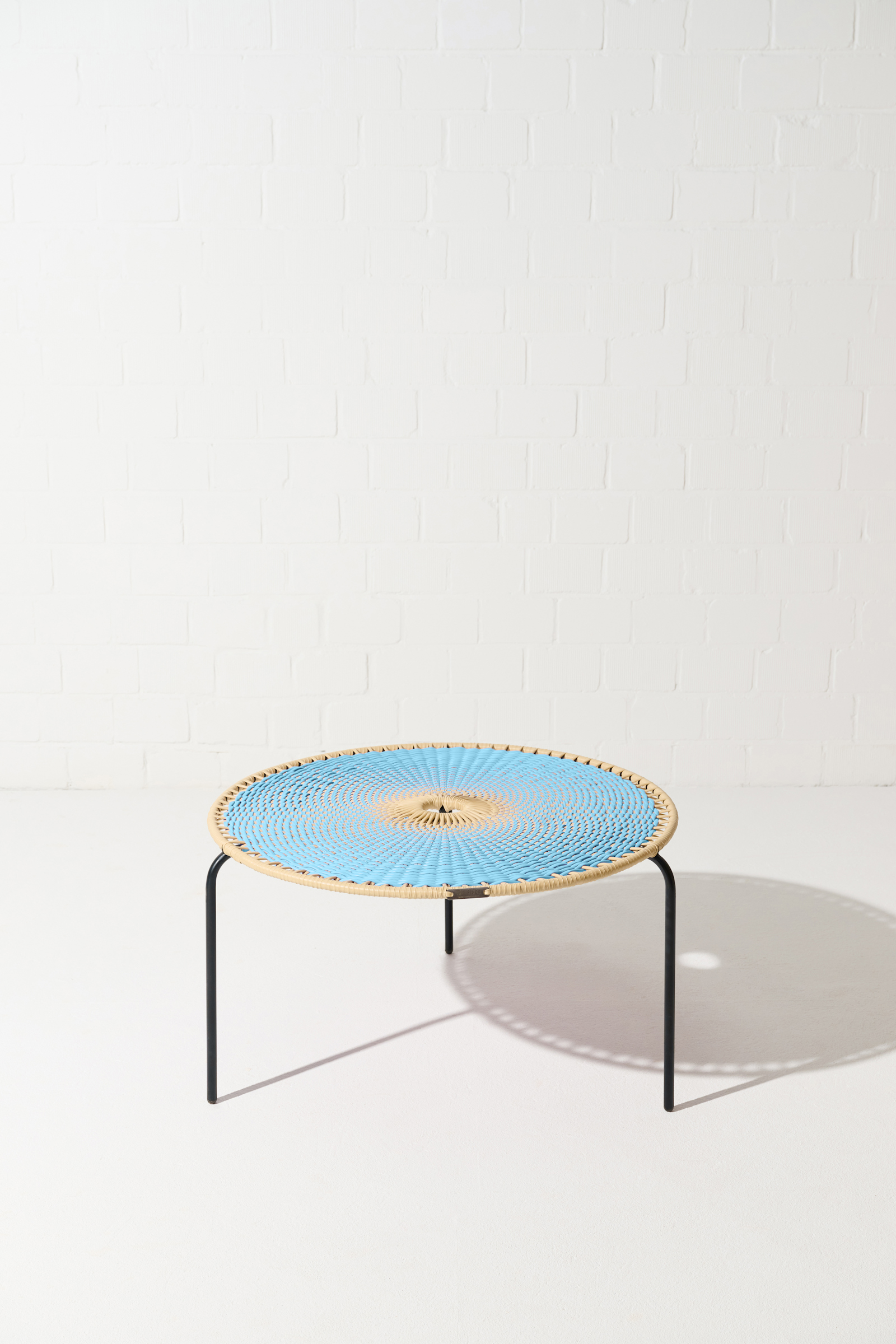 Dorothee Schumacher Großer handgeflochtener Coffee Table azul beige mix