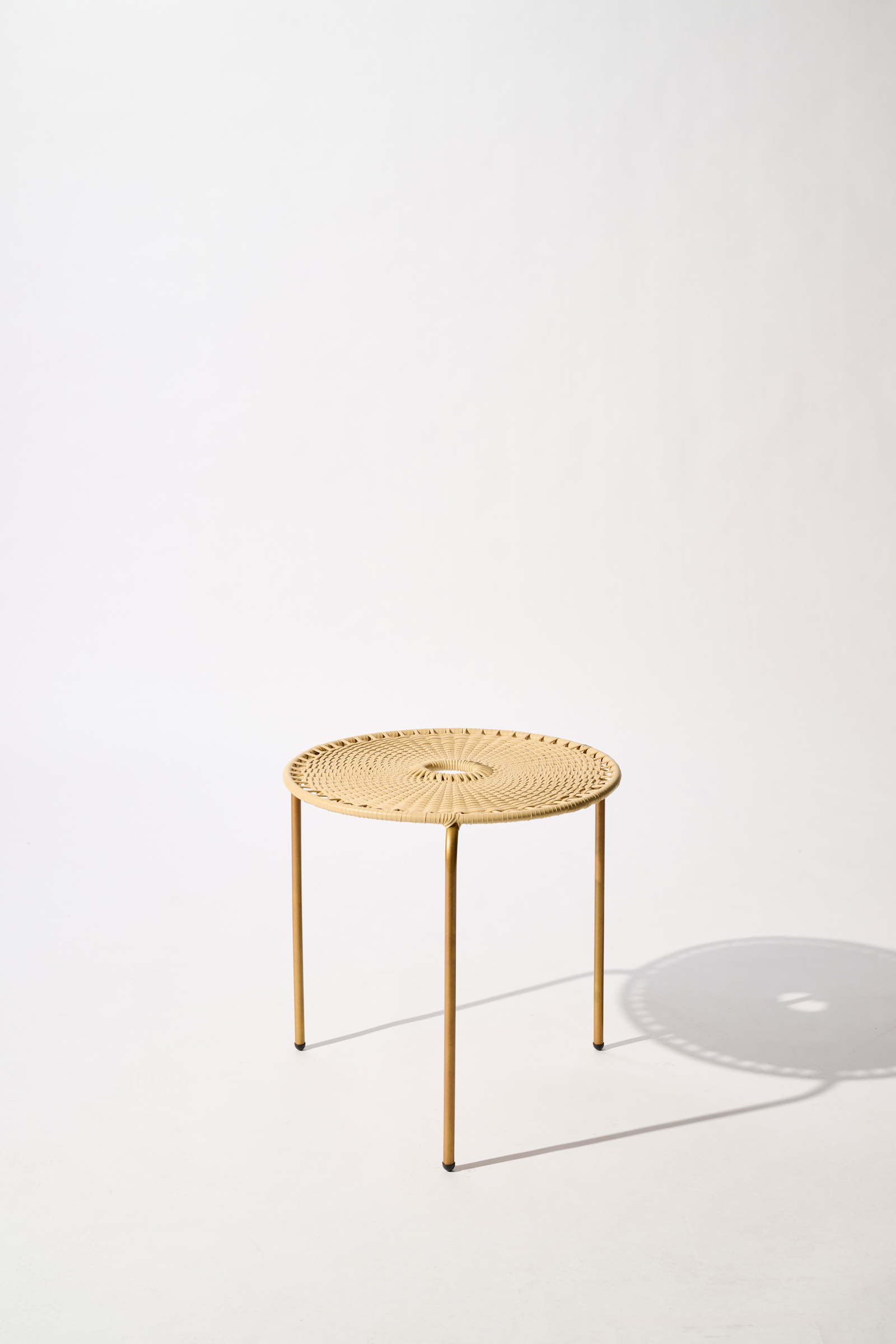Dorothee Schumacher KLEINER HANDGEFLOCHTENER COFFEE TABLE copper beige mix