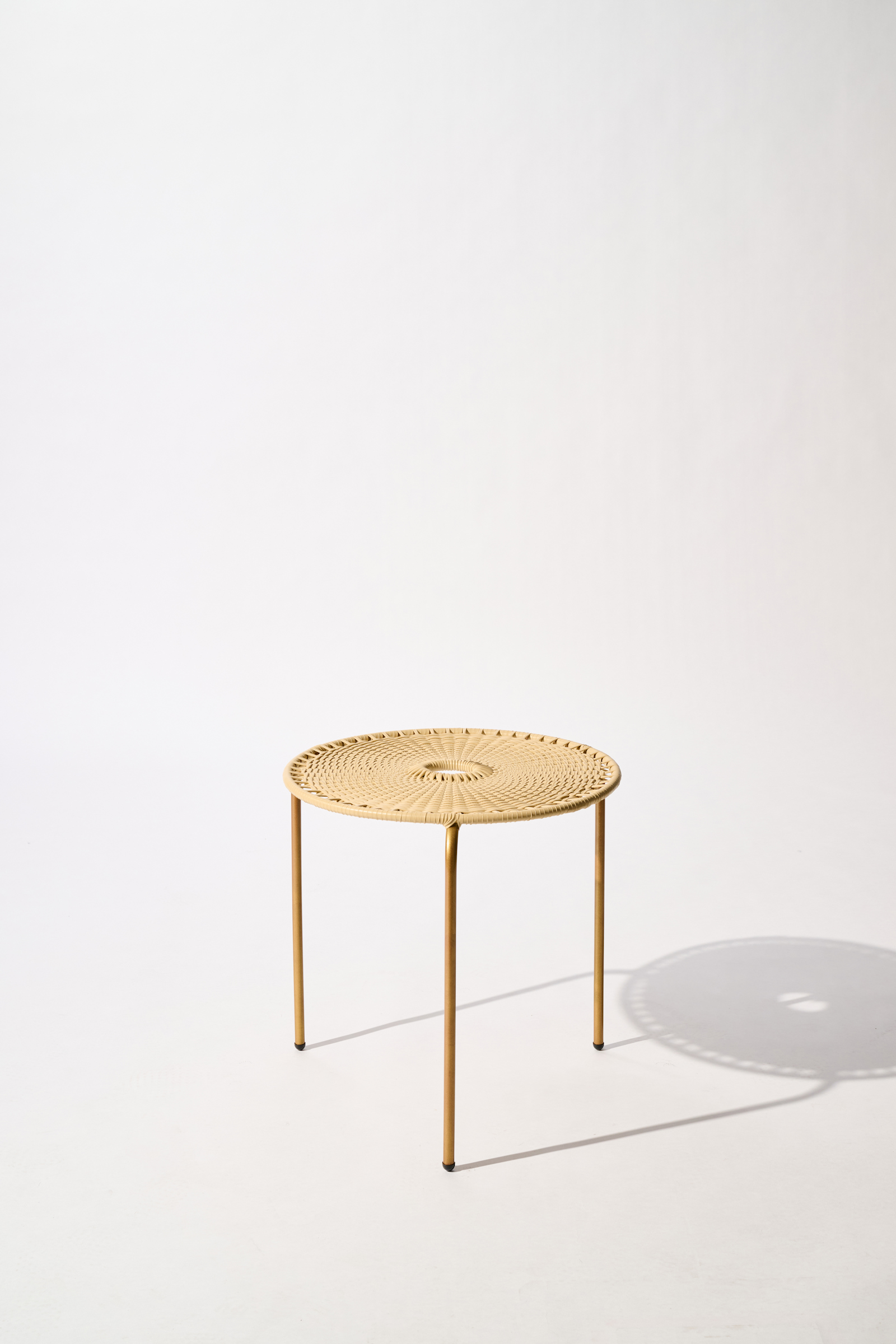 Dorothee Schumacher KLEINER HANDGEFLOCHTENER COFFEE TABLE copper beige mix
