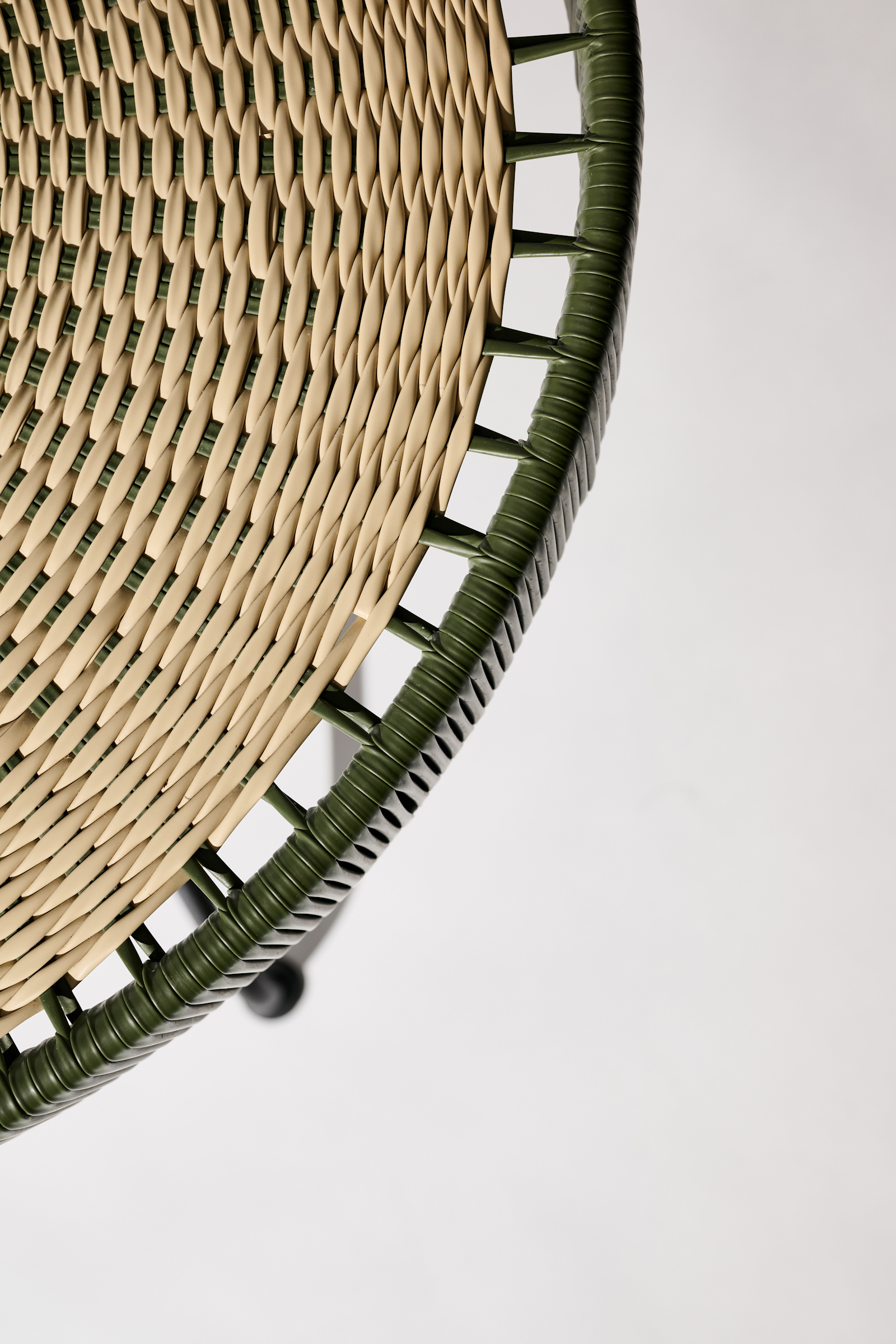 Dorothee Schumacher Handgeflochtener Dining Table verde militar beige mix