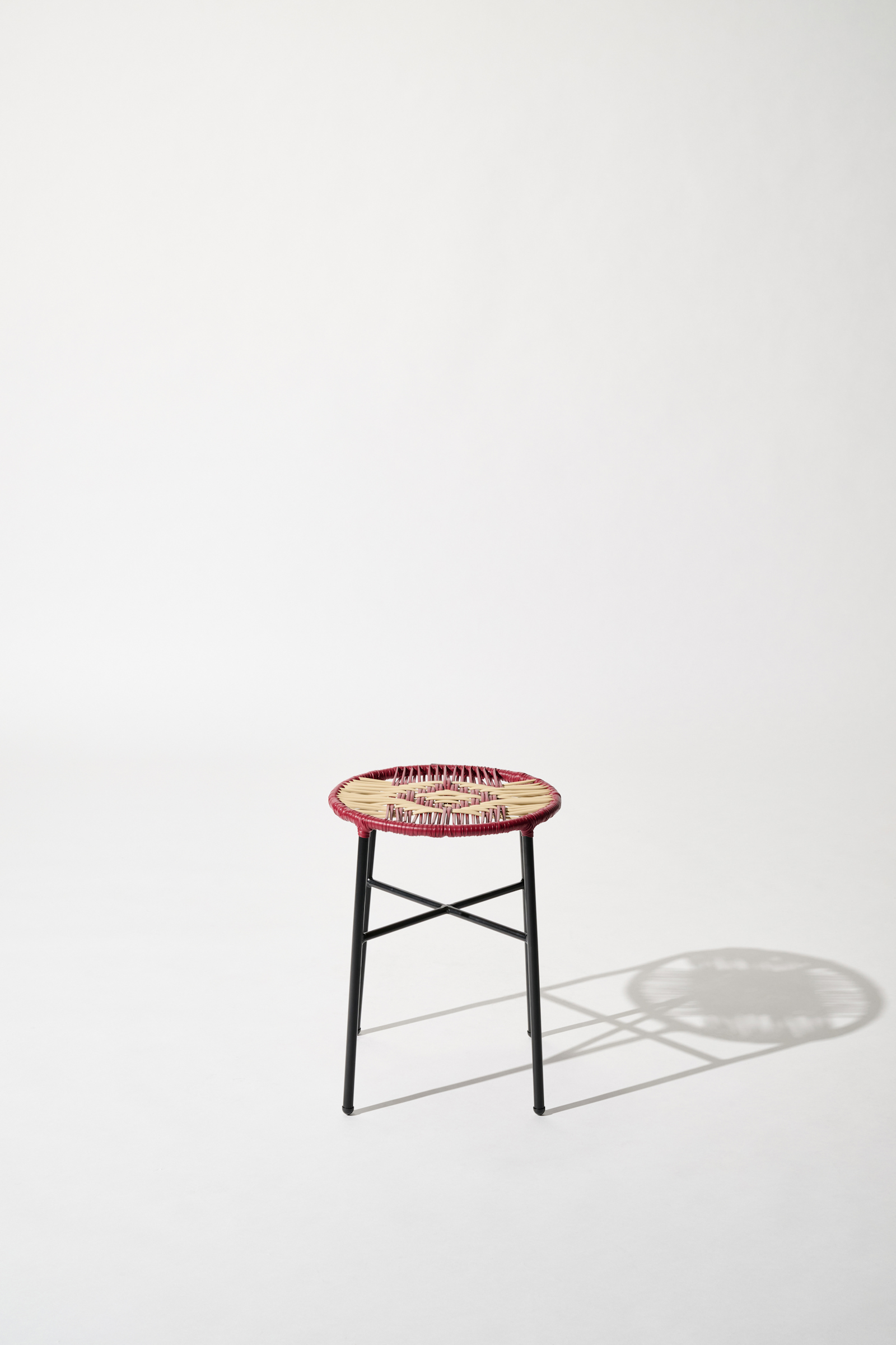 Dorothee Schumacher Handgeflochtener Hocker rojo vino beige mix
