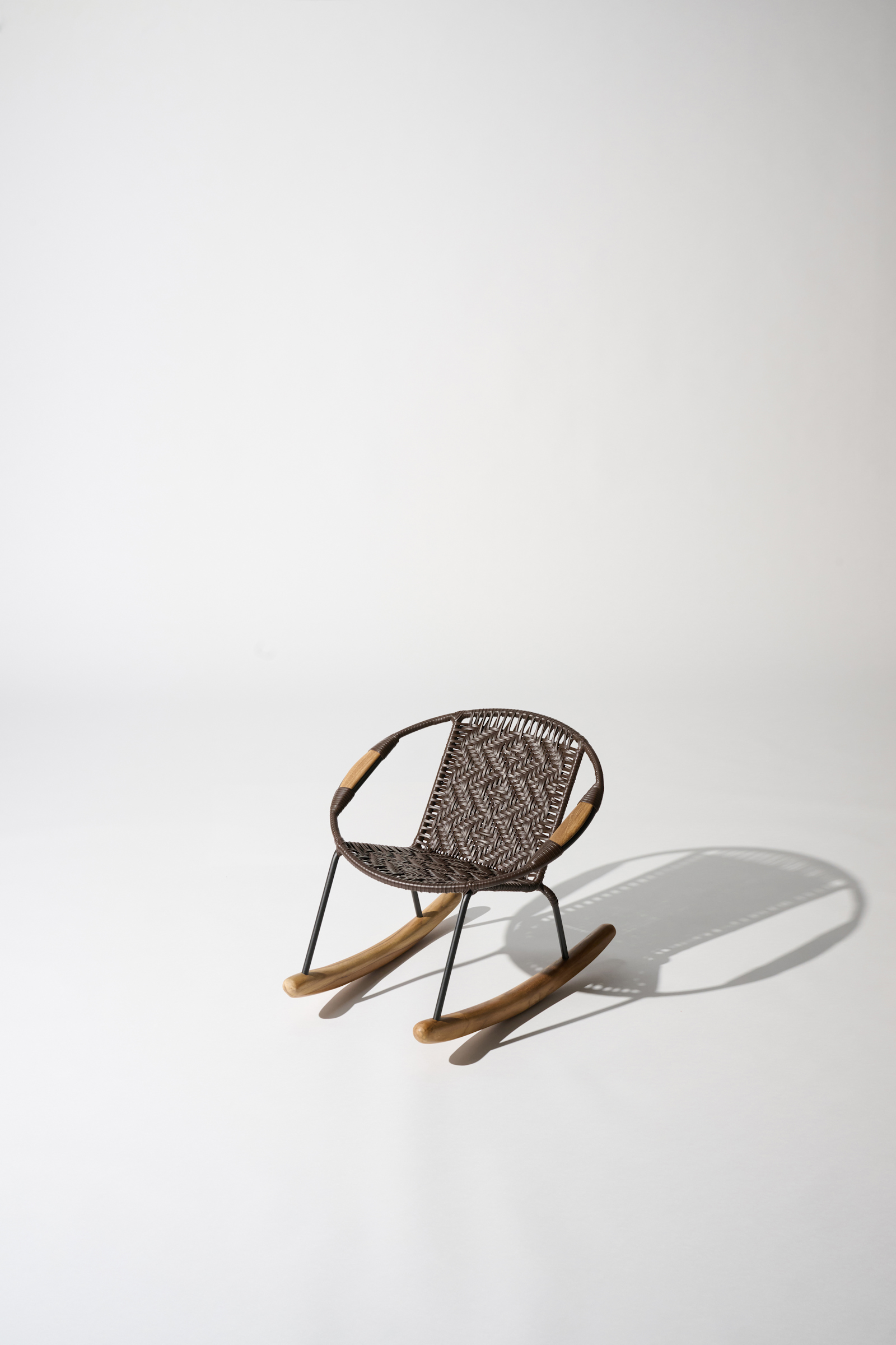 Dorothee Schumacher Handgeflochtener Mini Schaukelstuhl chocolate
