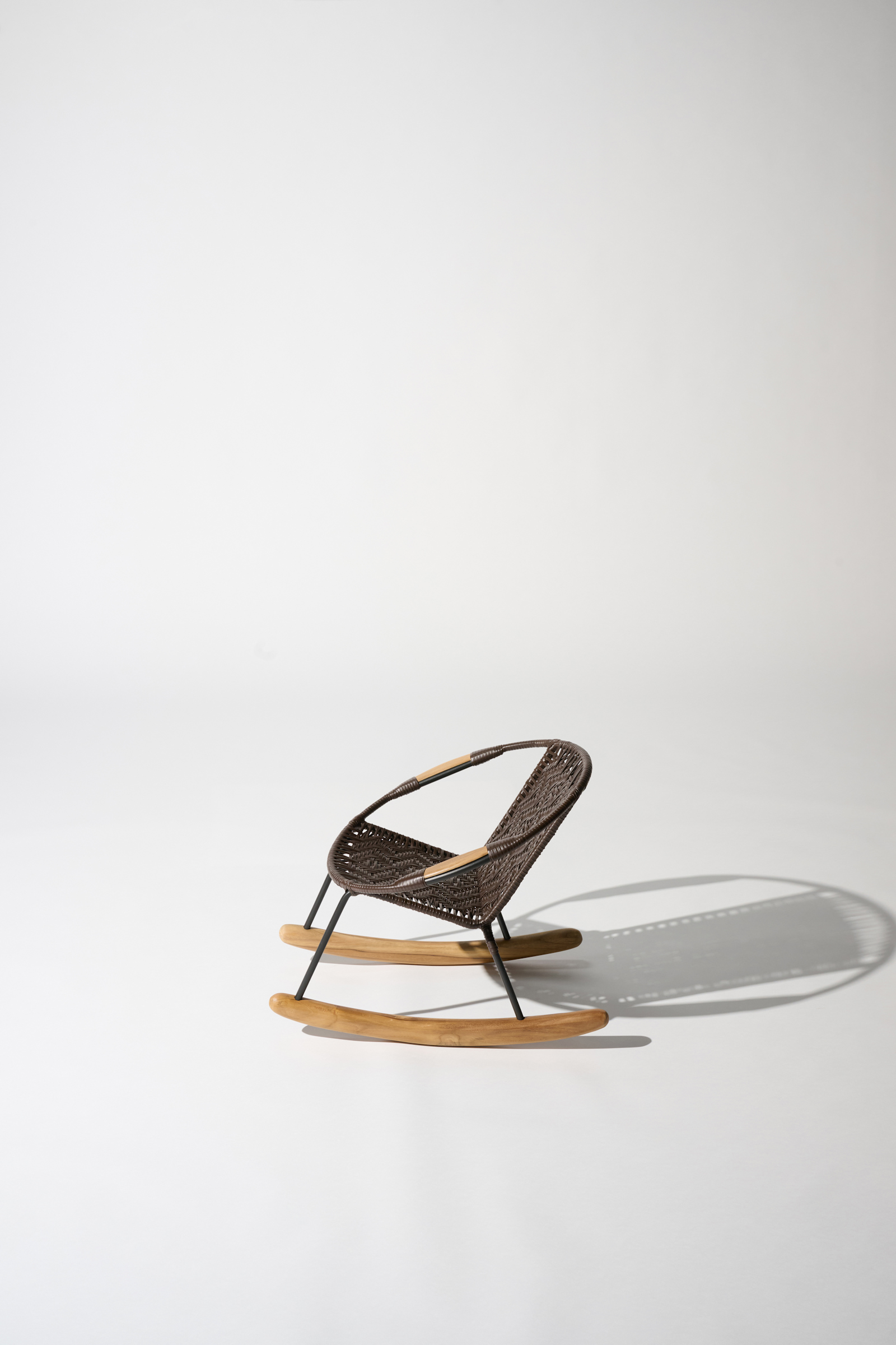 Dorothee Schumacher Handgeflochtener Mini Schaukelstuhl chocolate