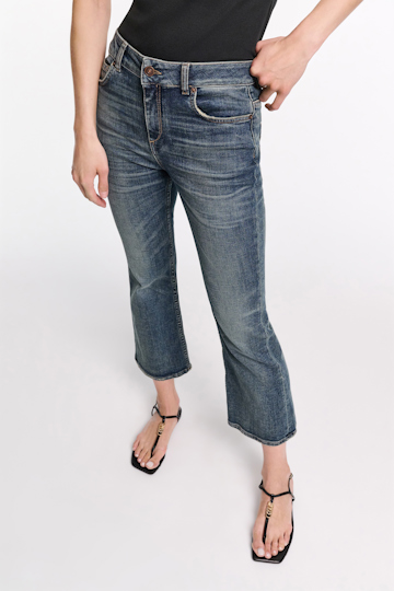 Dorothee Schumacher Patent sandals with signature D-rings pure black