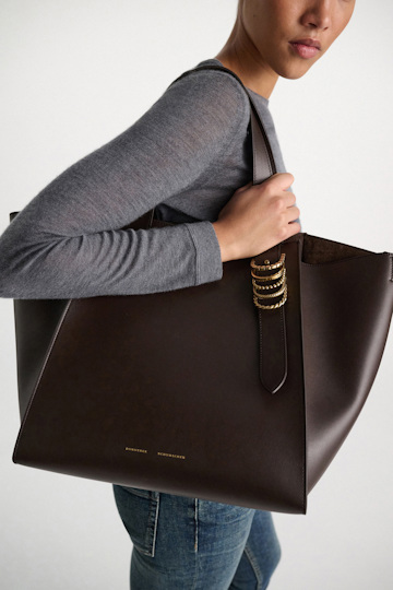 Dorothee Schumacher Tote Bag in soft calf leather with D-ring hardware Dark Chocolate