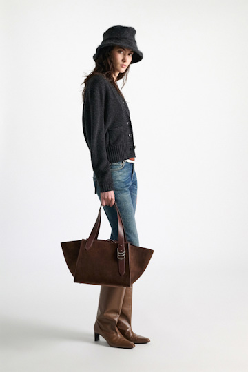 Dorothee Schumacher Horizontal tote bag in calf suede sequoia Model Detail View