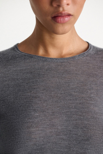Dorothee Schumacher Round neck sweater in pure cashmere basalt grey