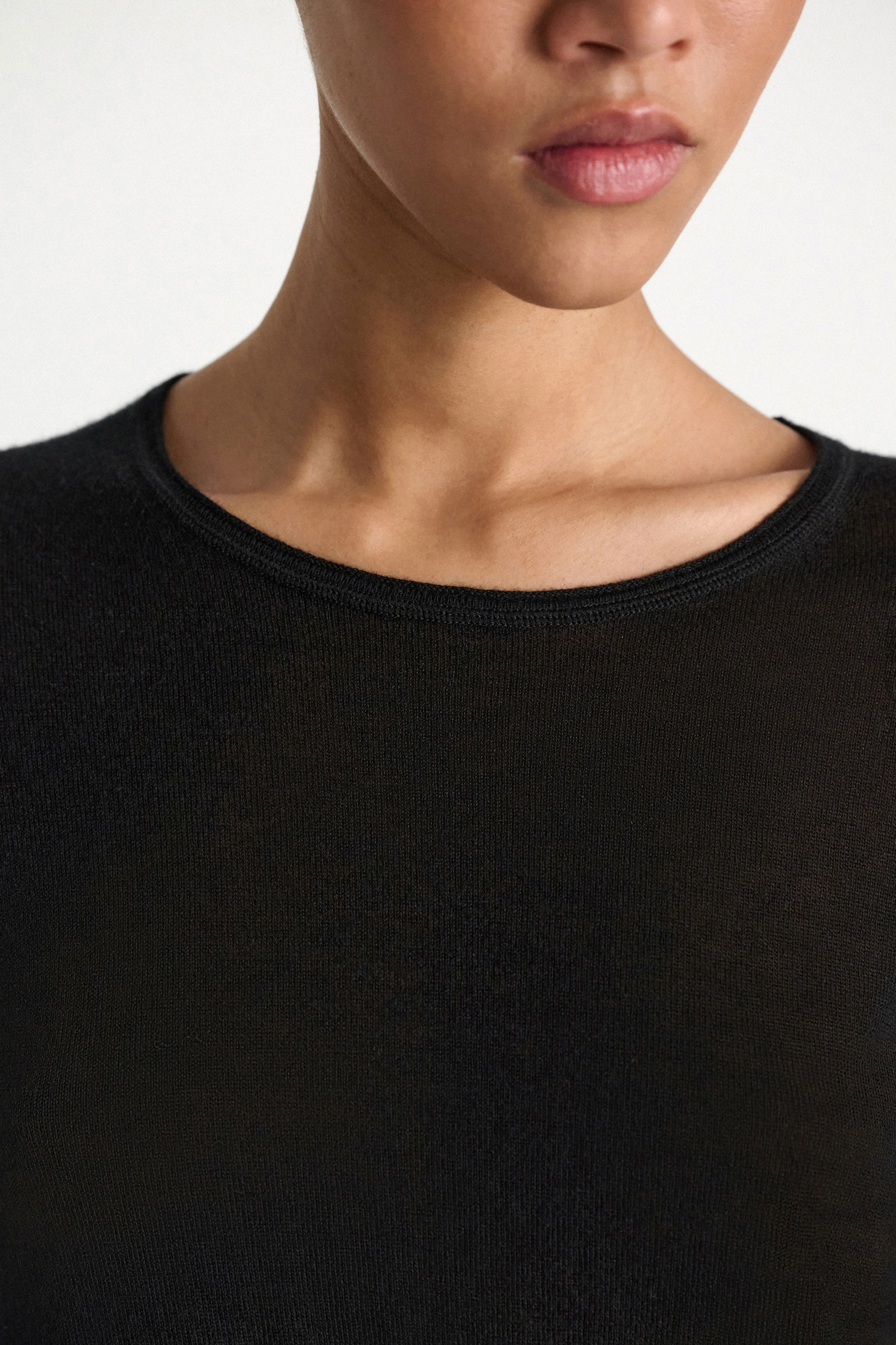 Dorothee Schumacher Round neck sweater in pure cashmere pure black