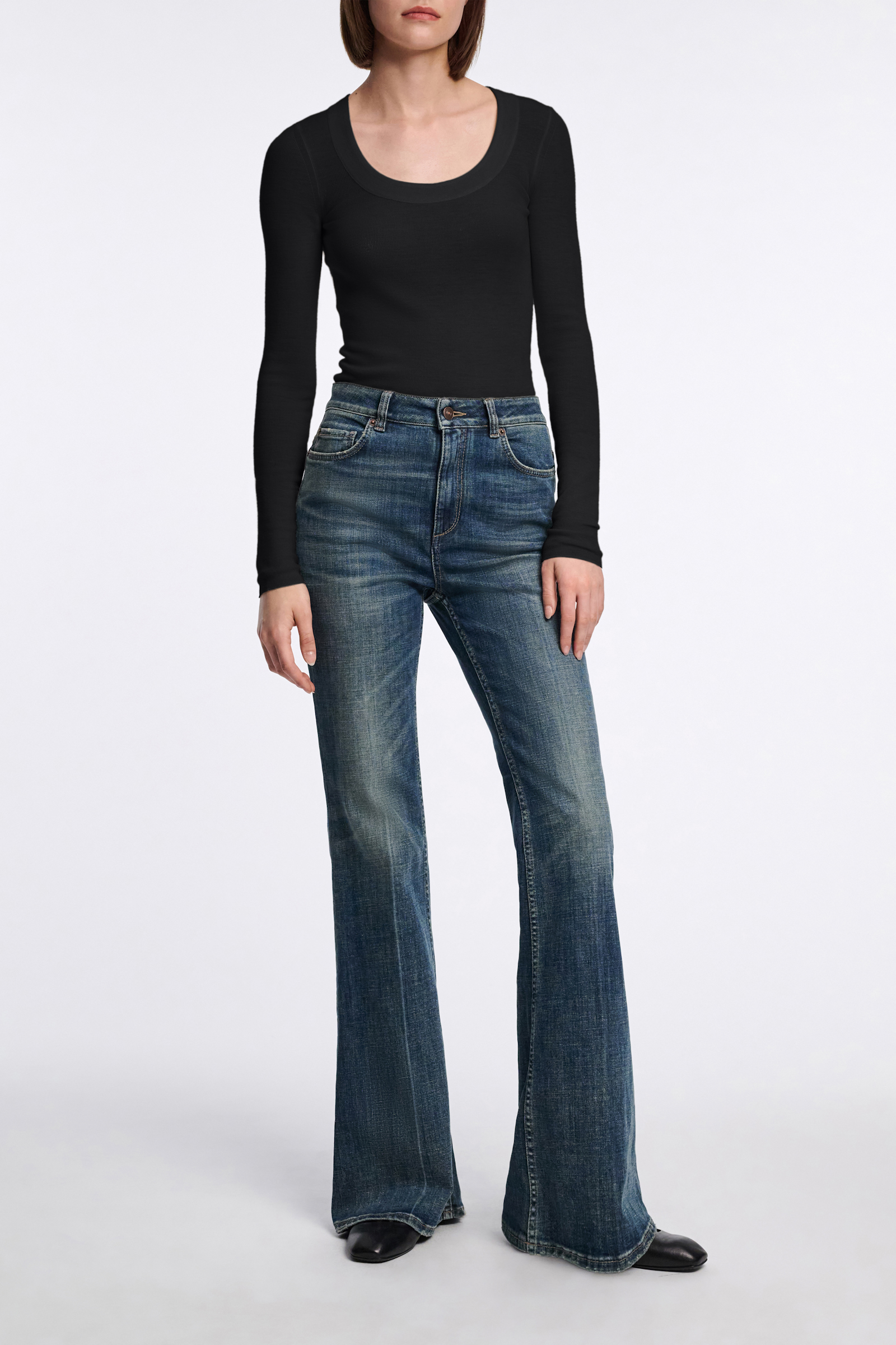 Dorothee Schumacher Pullover with deep scoop neckline pure black