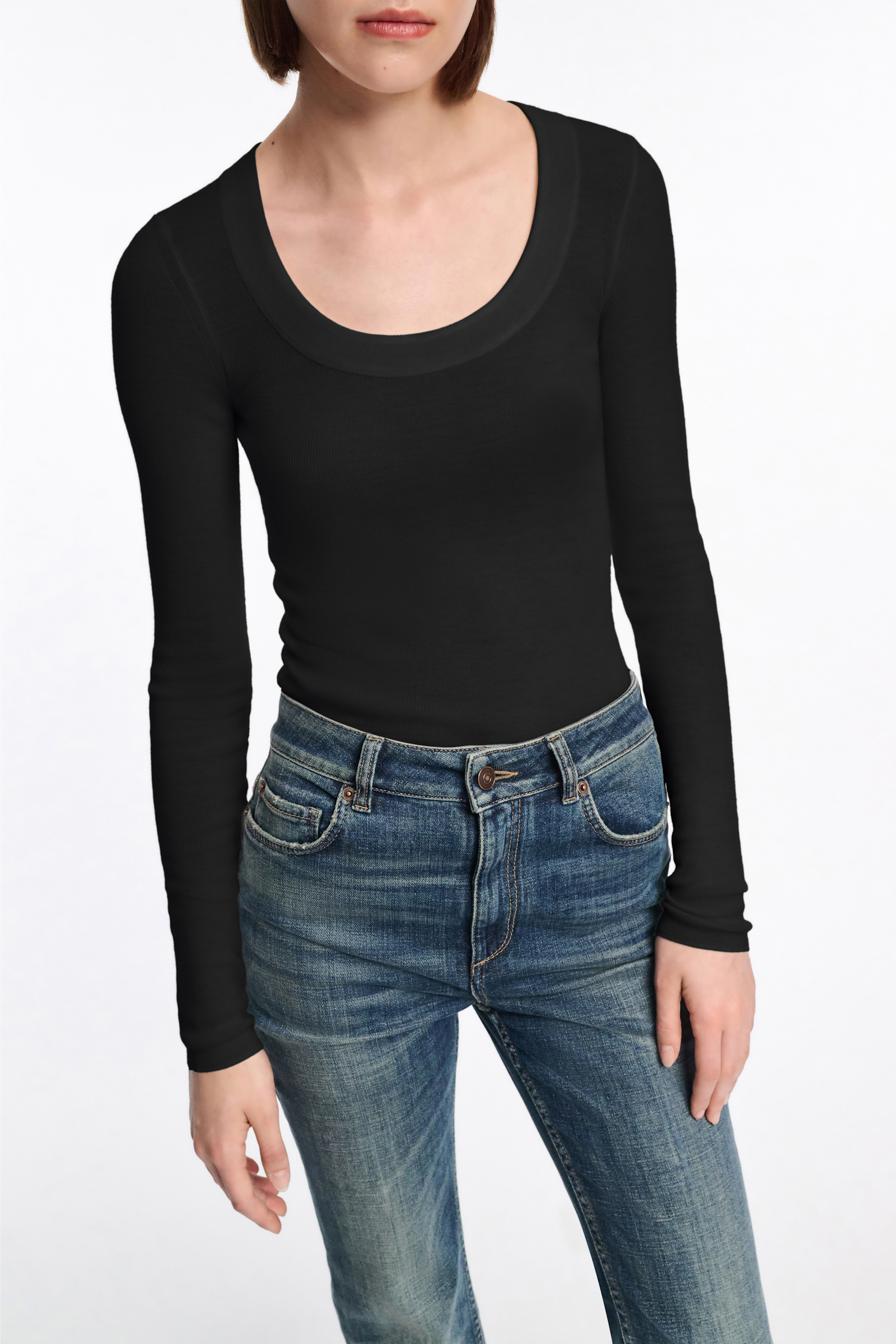 Dorothee Schumacher Pullover with deep scoop neckline pure black