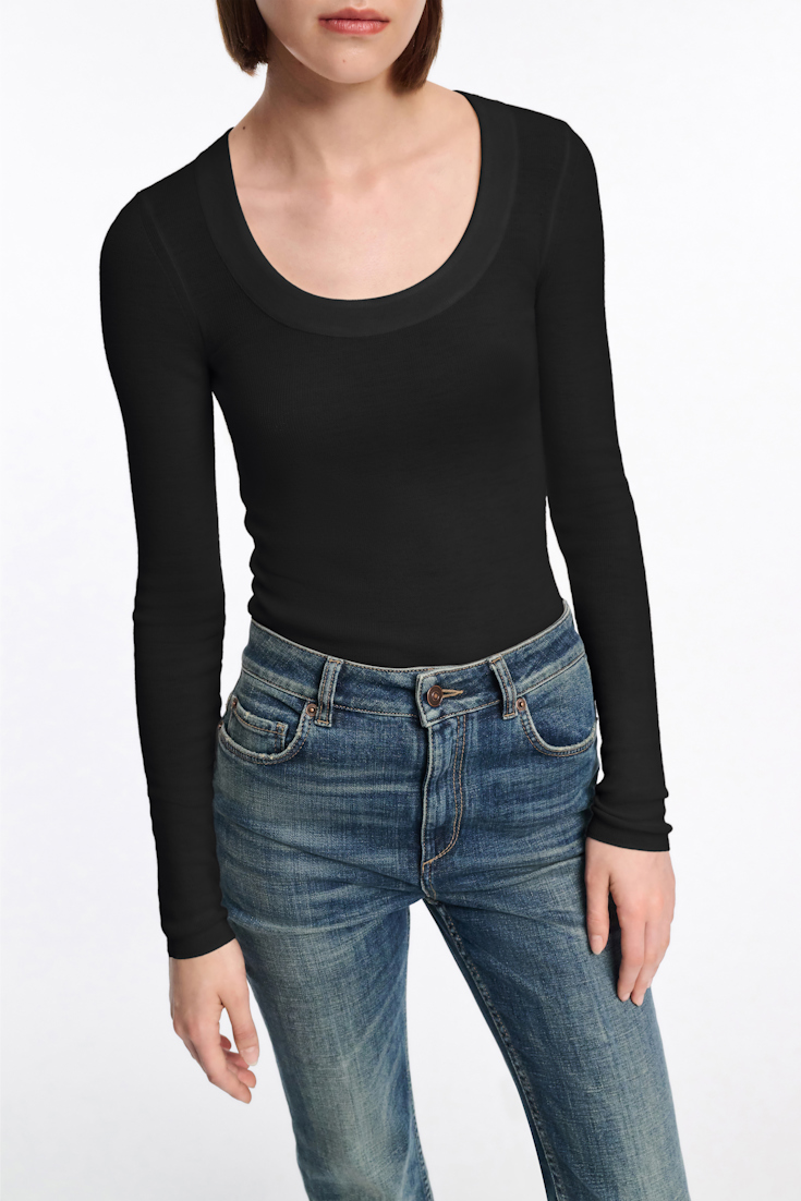 Dorothee Schumacher Pullover with deep scoop neckline pure black