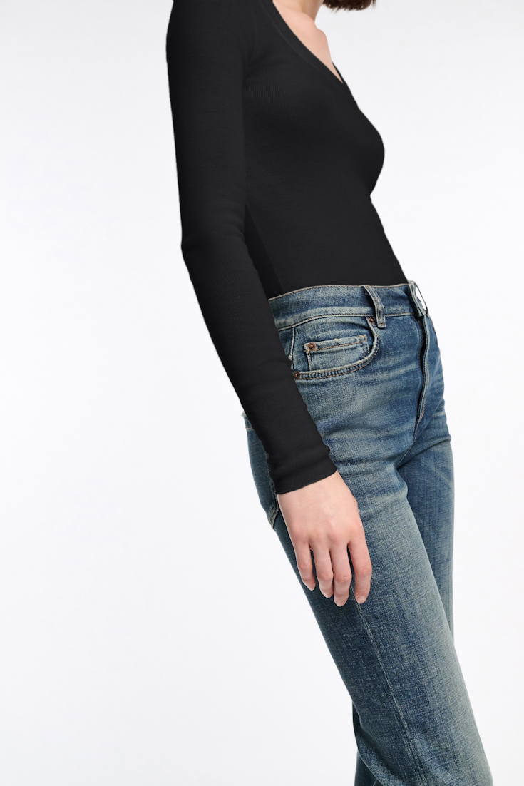 Dorothee Schumacher Pullover with deep scoop neckline pure black