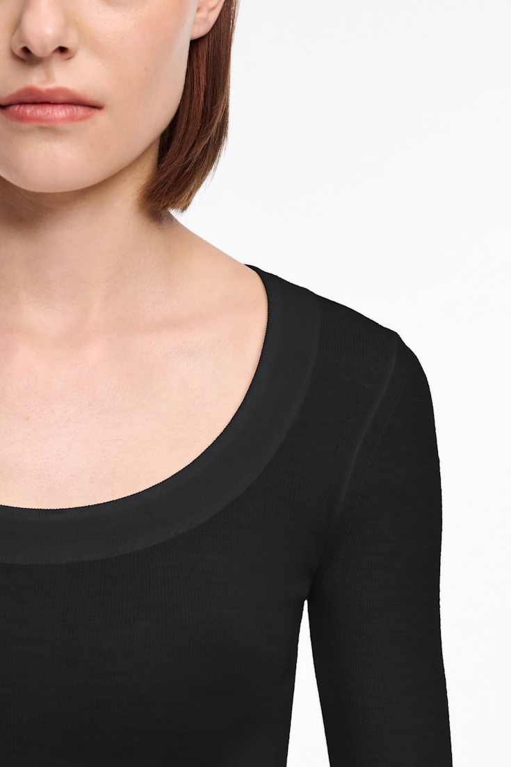Dorothee Schumacher Pullover with deep scoop neckline pure black