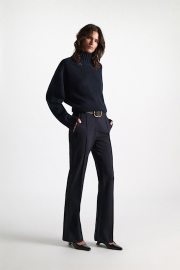 Dorothee Schumacher Turtleneck pullover in Merino-cashmere mix dark navy Model Detail View