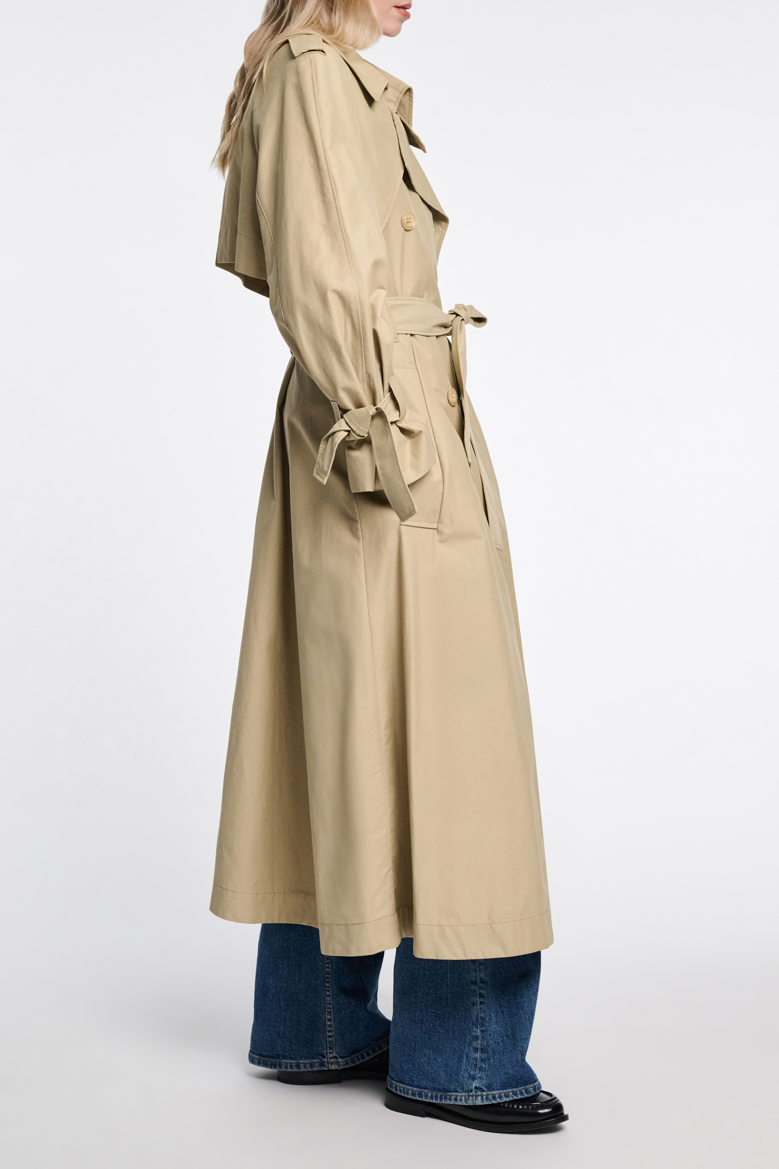 Dorothee Schumacher Trenchcoat aus Technostoff khaki beige