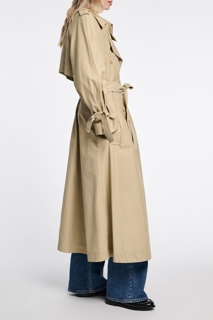 Dorothee Schumacher Trenchcoat aus Technostoff khaki beige