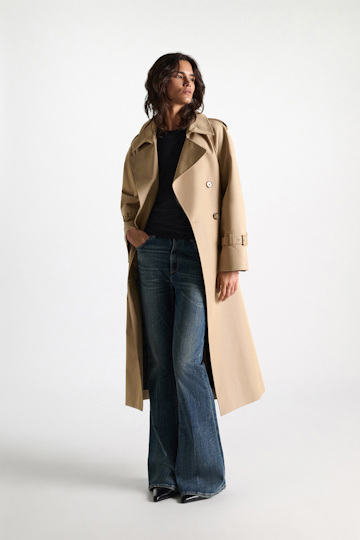Dorothee Schumacher Trench coat with slight oversized silhouette trench Model Detail View