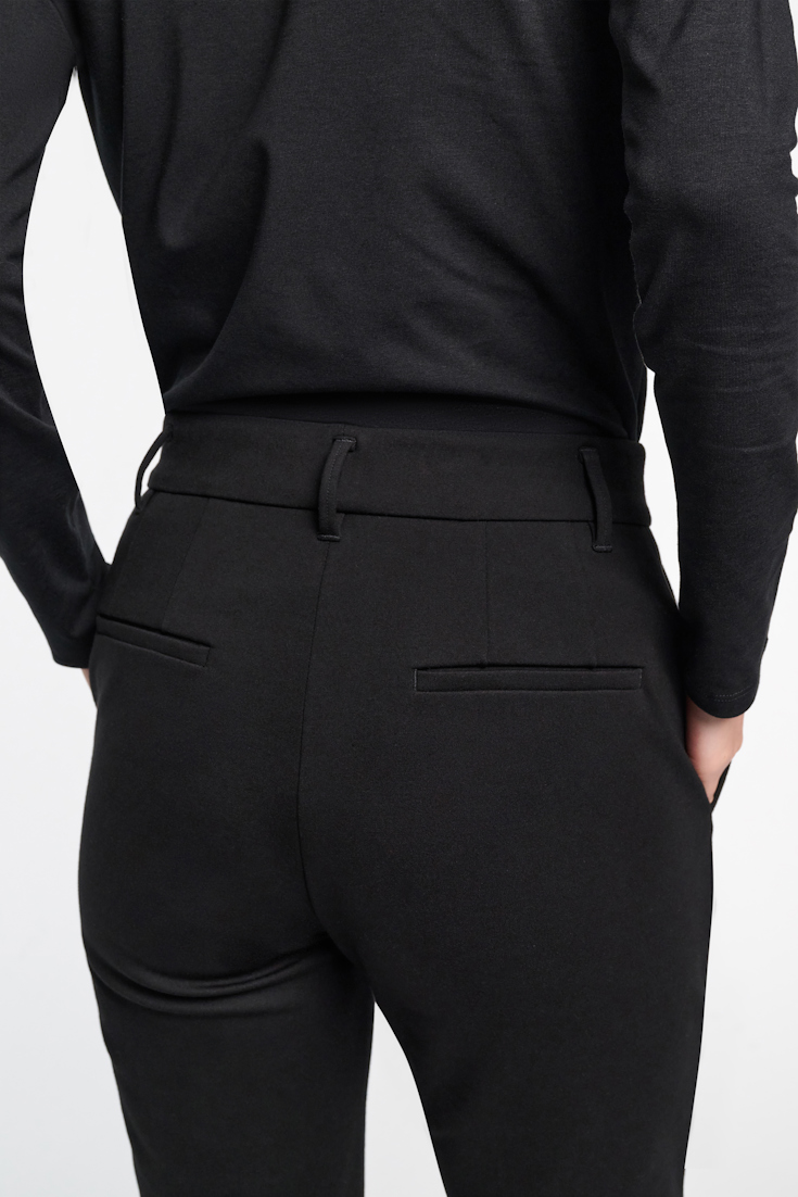 Dorothee Schumacher Hose mit ausgestelltem Bein aus Punto Milano pure black