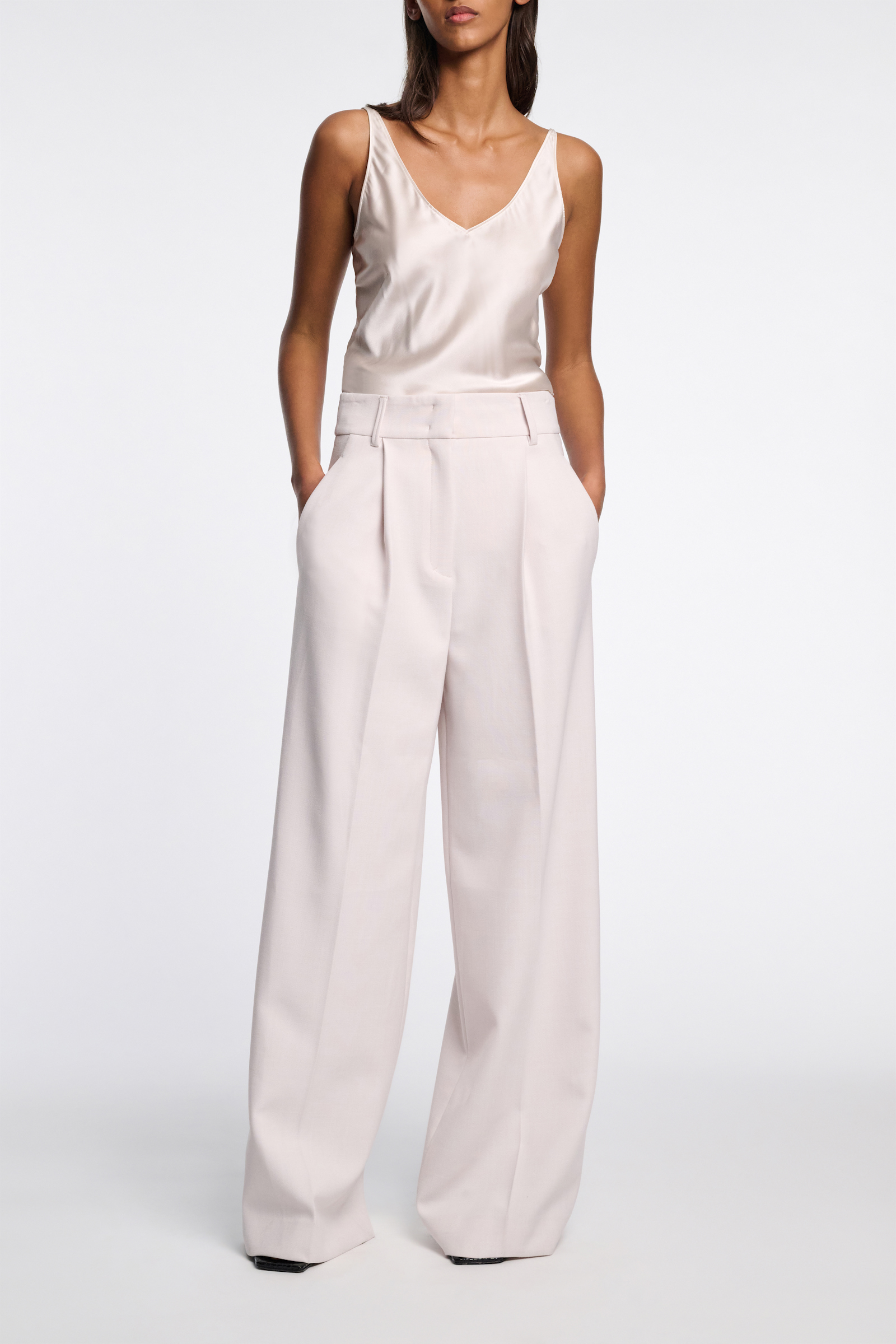 Dorothee Schumacher Top aus Satin mit verstellbaren Trägern natural white