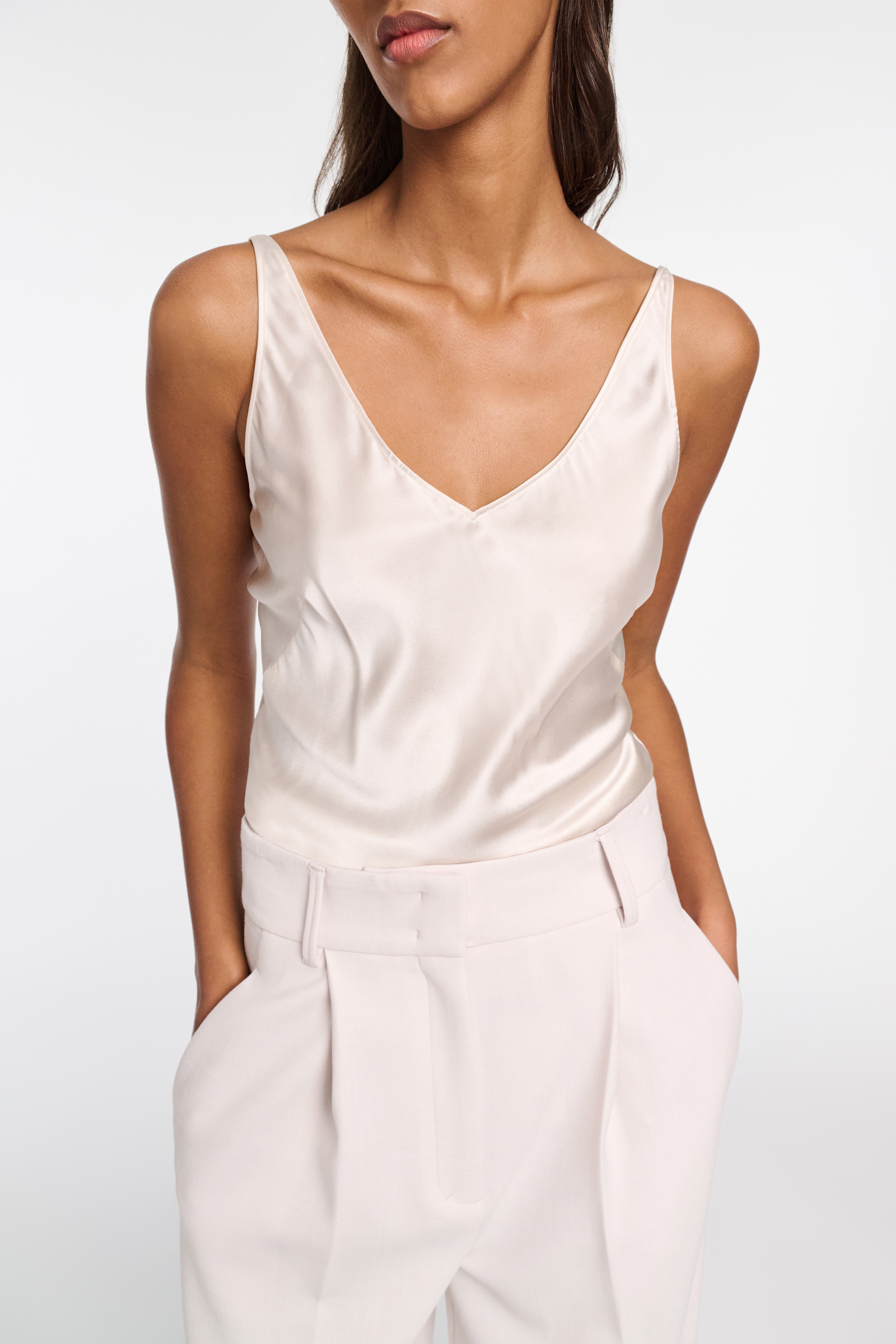 Dorothee Schumacher Top aus Satin mit verstellbaren Trägern natural white